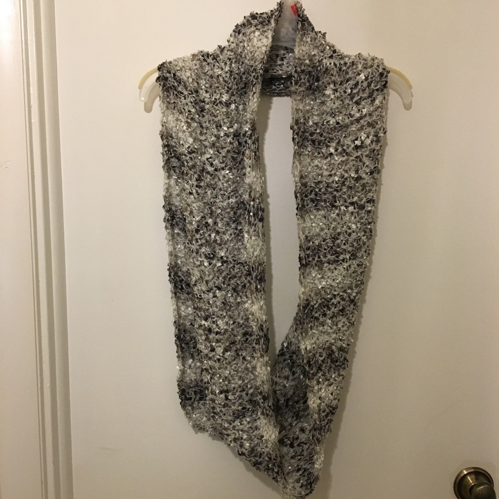 Infinity Loop Women’s Scarf
